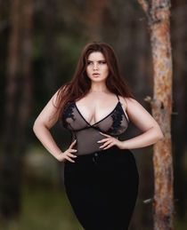 Ebony plumper Aileen